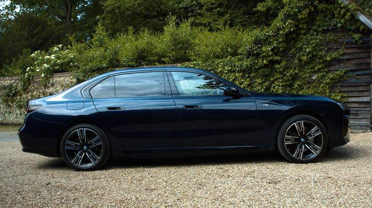 7 Series Saloon