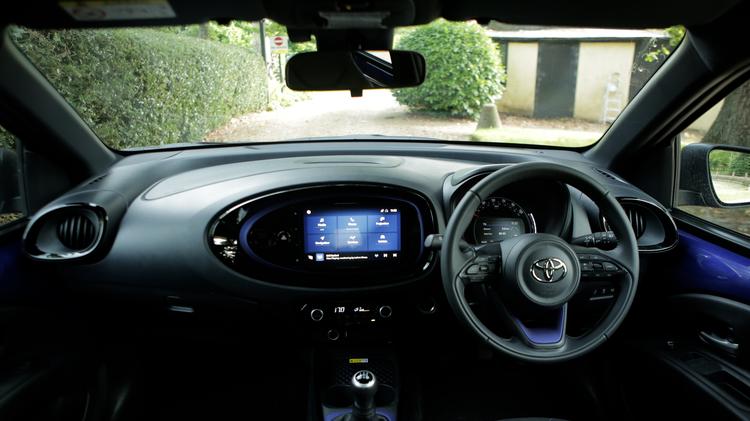 aygo_x_hatchback_105854.jpg - 1.0 VVT-i Edge 5dr [Parking]