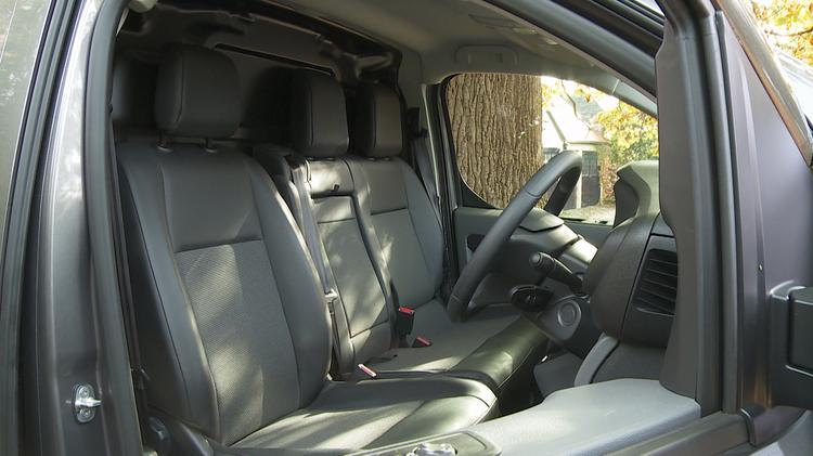 e_expert_l2_59796.jpg - 100kW 75kWh Professional Van Auto [11kW]