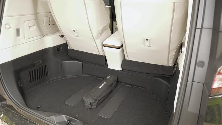 lm_estate_110400.jpg - 350h 2.5 Takumi 5dr E-CVT [4 Seat]