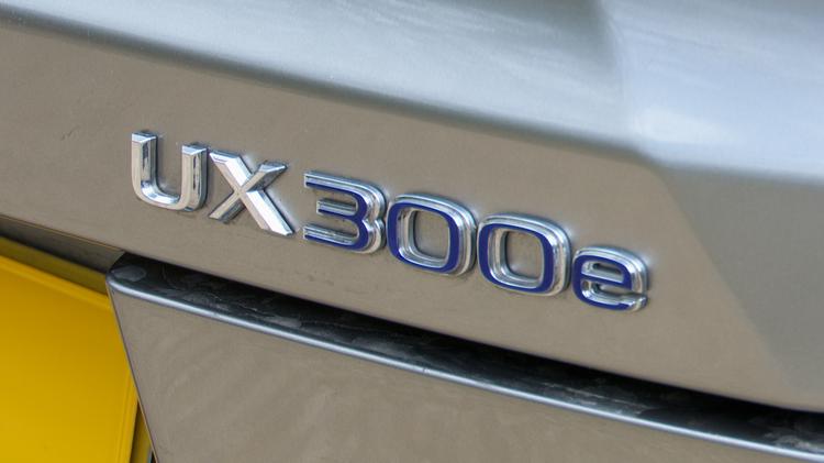 ux_electric_hatchback_101552.jpg - 300e 150kW 72.8 kWh Premium Plus Tech 5dr E-CVT