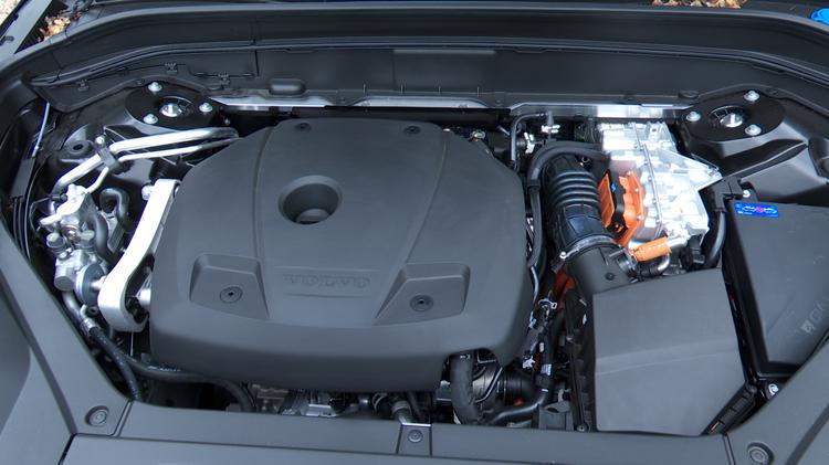 xc90_estate_70773.jpg - 2.0 T8 [455] RC PHEV Core Bright 5dr AWD Gtron