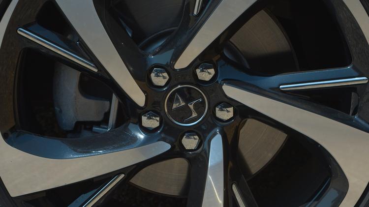 ds_7_hatchback_107796.jpg - 1.6 E-TENSE 4X4 Rivoli 5dr EAT8 [Pan Roof]