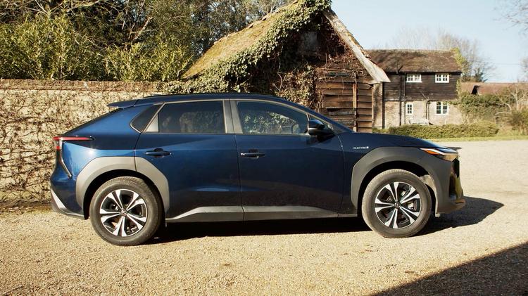 bz4x_electric_hatchback_106279.jpg - 160kW Motion 71.4kWh 5dr Auto AWD 11kW Pan/Bi-tone