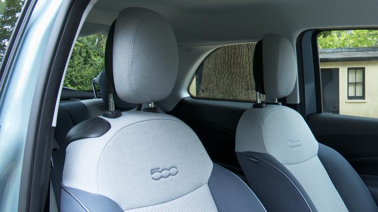 500_electric_hatchback_special_editions_105666.jpg - 70kW Red 24kWh 3dr Auto