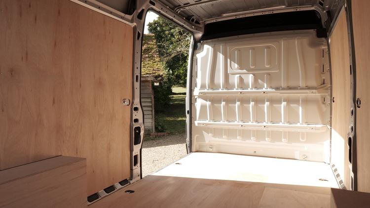 boxer_435_heavy_l2_diesel_59756.jpg - 2.2 BlueHDi 140 Chassis Cab Professional