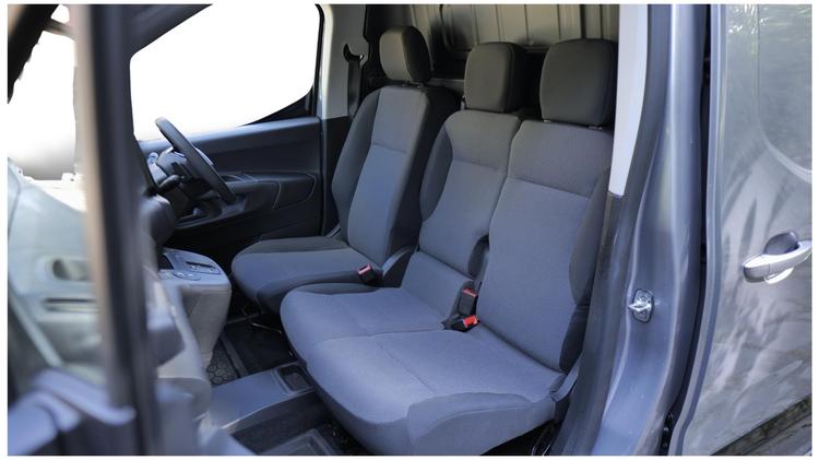 partner_standard_petrol_63649.jpg - 1.2 PureTech 110 Professional Van