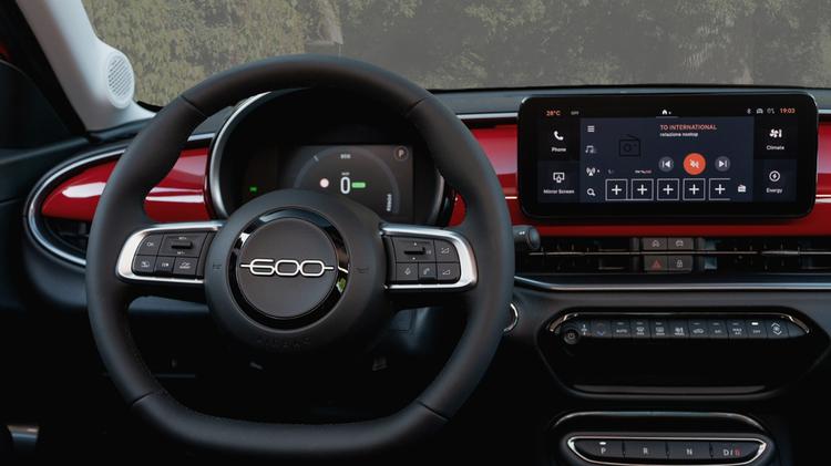 600e_electric_hatchback_110909.jpg - 115kW Red 54kWh 5dr Auto [17" Alloy]