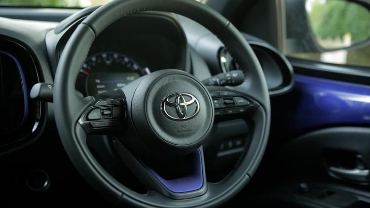 aygo_x_hatchback_105854.jpg - 1.0 VVT-i Edge 5dr [Parking]