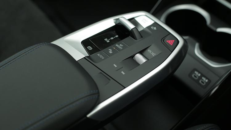 ix1_electric_estate_107774.jpg - 150kW eDrive20 xLine 65kWh 5dr Auto [Tech+]