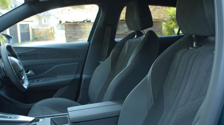 408_fastback_107842.jpg - 1.6 Plug-in Hybrid 225 GT 5dr e-EAT8