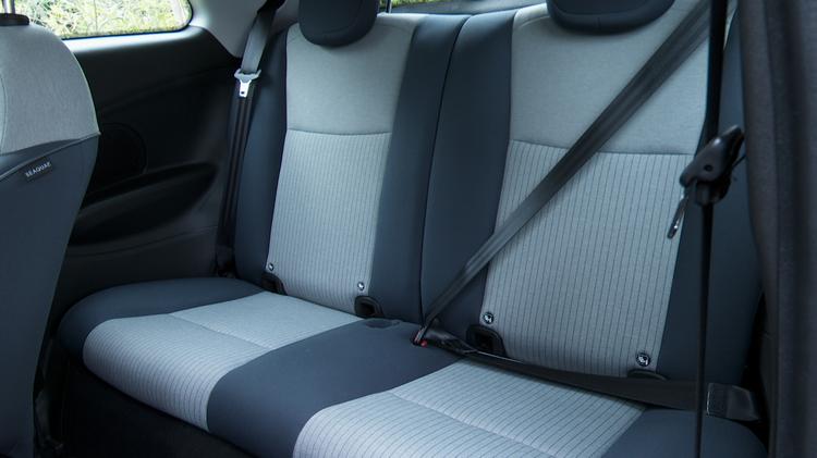 500_electric_hatchback_100525.jpg - 87kW 42kWh 3dr Auto