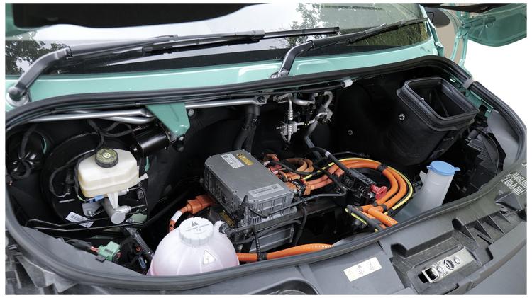 esprinter_320_l3_electric_rwd_62933.jpg - 150kW 81kWh Pro Van Auto