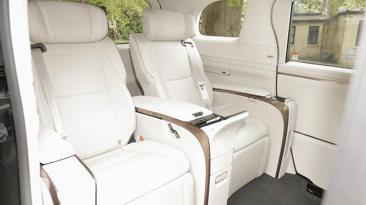 lm_estate_110400.jpg - 350h 2.5 Takumi 5dr E-CVT [4 Seat]