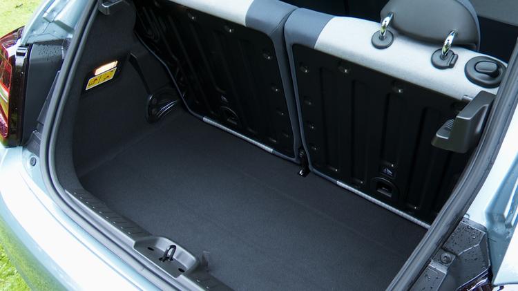 500_electric_hatchback_special_editions_105666.jpg - 70kW Red 24kWh 3dr Auto