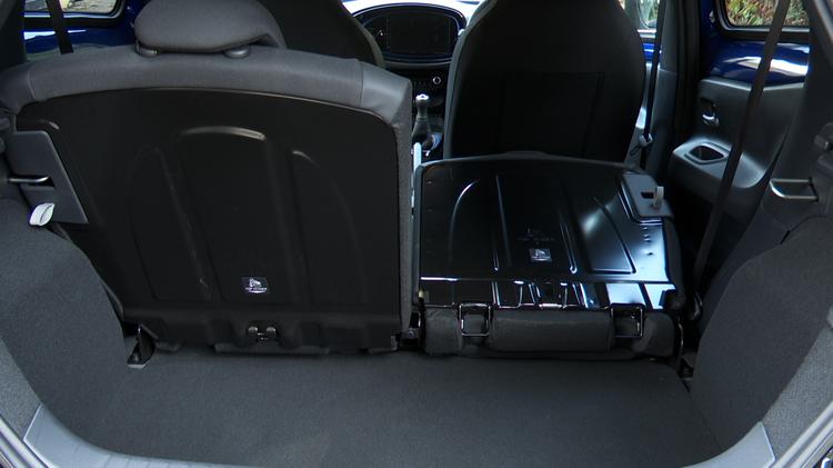 aygo_x_hatchback_105854.jpg - 1.0 VVT-i Edge 5dr [Parking]