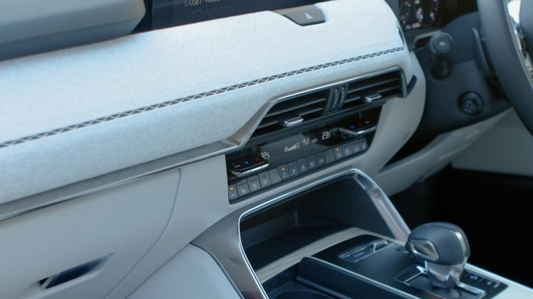 cx_60_estate_diesel_108355.jpg - 3.3d 200 Exclusive-Line 5dr Auto [Comfort Pack]