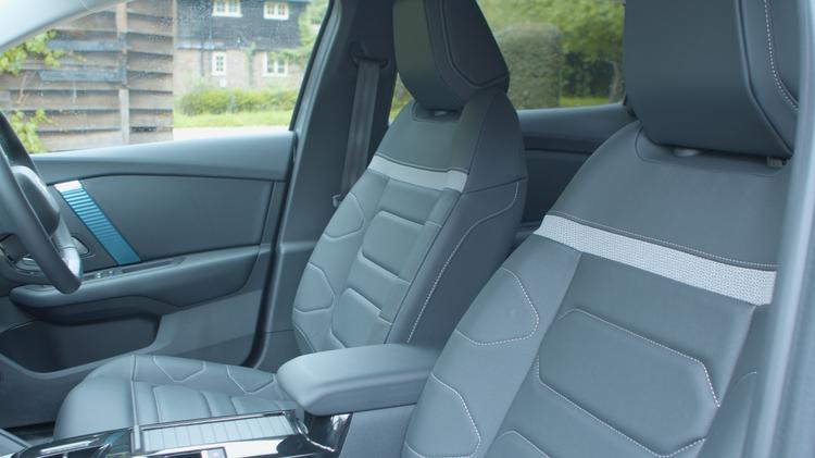 e_c4_x_electric_saloon_108557.jpg - 100kW E-Series 50kWh 5dr Auto