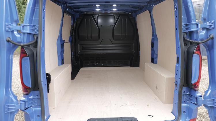 transporter_t32_lwb_electric_64689.jpg - 160kW 65kWh Commerce Pro Kombi Van Auto