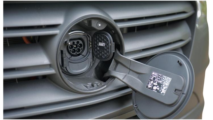 esprinter_314_l3_electric_rwd_62931.jpg - 100kW 81kWh Pro Van Auto