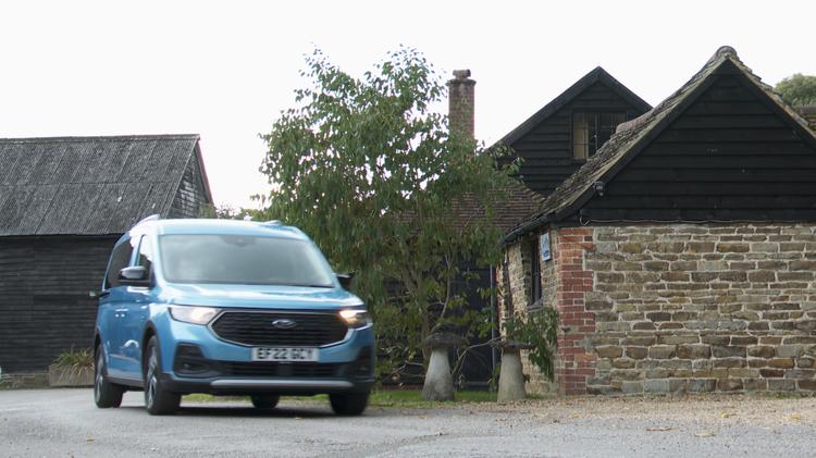 tourneo_connect_estate_diesel_106509.jpg - 2.0 EcoBlue Titanium 5dr Auto