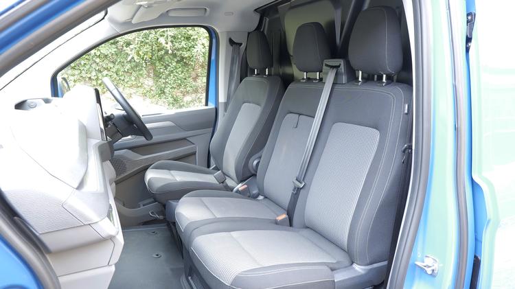 transporter_t34_lwb_electric_63558.jpg - 160kW 65kWh Commerce Pro Van Auto