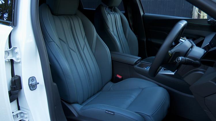 308_sw_estate_105287.jpg - 1.2 Hybrid 136 Allure 5dr e-DSC6
