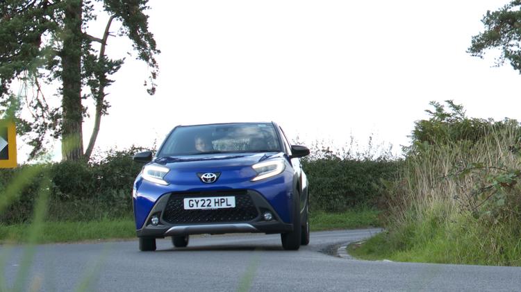 aygo_x_hatchback_105854.jpg - 1.0 VVT-i Edge 5dr [Parking]