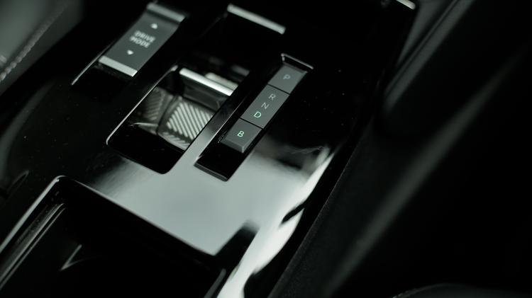 e_c4_x_electric_saloon_108557.jpg - 100kW E-Series 50kWh 5dr Auto