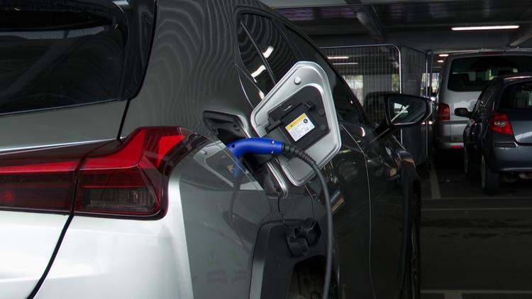 ux_electric_hatchback_101552.jpg - 300e 150kW 72.8 kWh Premium Plus Tech 5dr E-CVT
