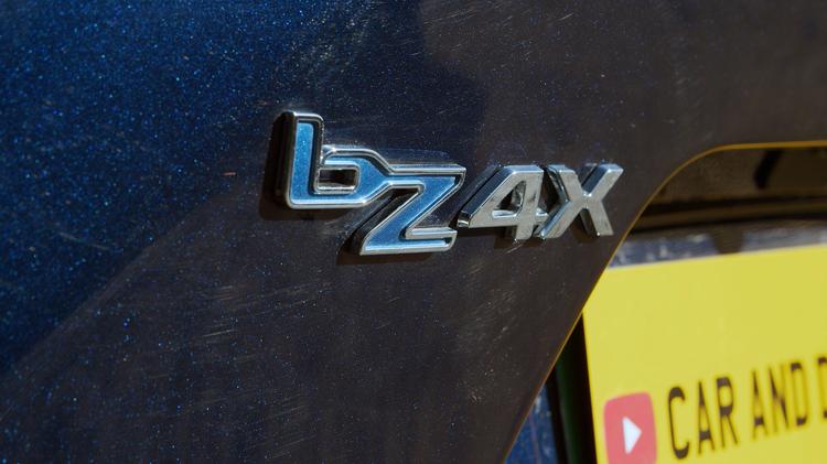 bz4x_electric_hatchback_106279.jpg - 160kW Motion 71.4kWh 5dr Auto AWD 11kW Pan/Bi-tone