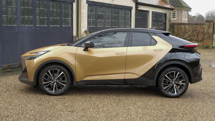 c_hr_hatchback_110621.jpg - 1.8 Hybrid Excel 5dr CVT