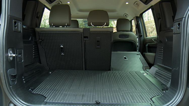 defender_estate_diesel_96764.jpg - 3.0 D350 X-Dynamic SE 110 5dr Auto [7 Seat]