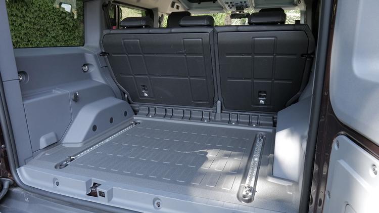 grenadier_station_wagon_107323.jpg - 3.0 T Black Edition 6dr Auto