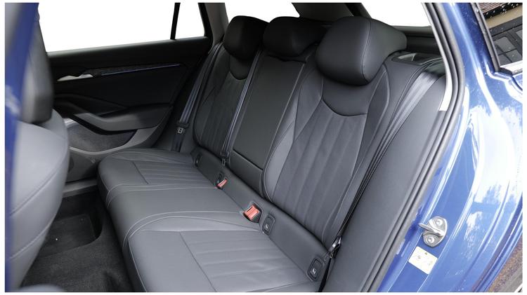 superb_hatchback_112221.jpg - 2.0 TSI 204 Sportline 5dr DSG
