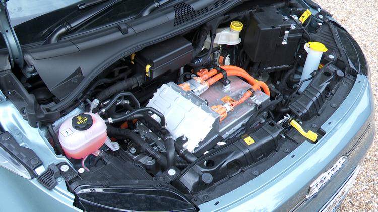 500_electric_hatchback_special_editions_105666.jpg - 70kW Red 24kWh 3dr Auto