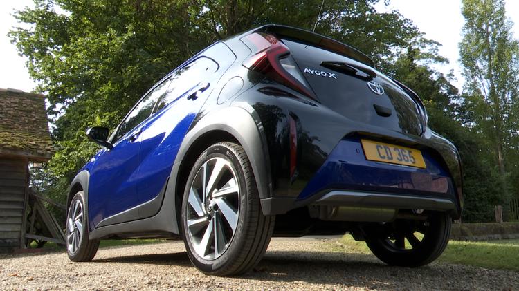 aygo_x_hatchback_105854.jpg - 1.0 VVT-i Edge 5dr [Parking]