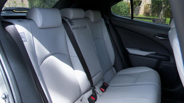 ux_electric_hatchback_101552.jpg - 300e 150kW 72.8 kWh Premium Plus Tech 5dr E-CVT